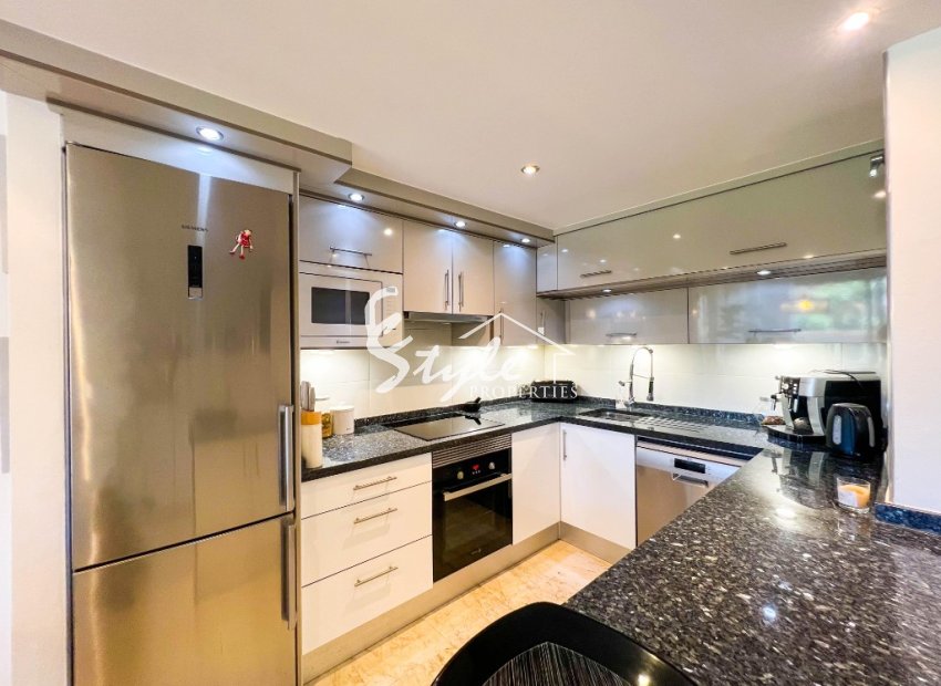 Se vende apartamento orientado al sur cerca de la playa en La Entrada, Punta Prima, Costa Blanca, España. ID3326