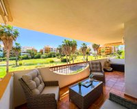 Se vende apartamento orientado al sur cerca de la playa en La Entrada, Punta Prima, Costa Blanca, España. ID3326
