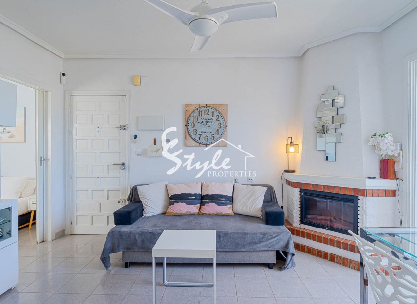 Se vende apartamento renovado cerca del mar en Punta Prima, Costa Blanca, España. ID2969