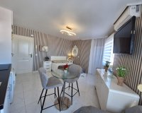 Se vende apartamento totalmente reformado con vistas panorámicas en Torrevieja, a pocos pasos del mar, Costa Blanca, España. ID2349