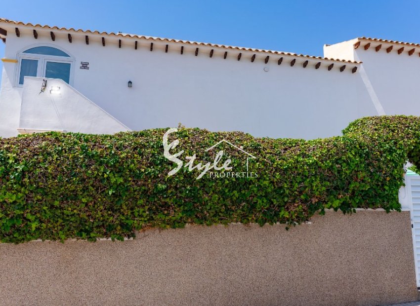 Se vende ático con jardín privado en La Cinuelica, Punta Prima, Orihuela Costa. ID1940