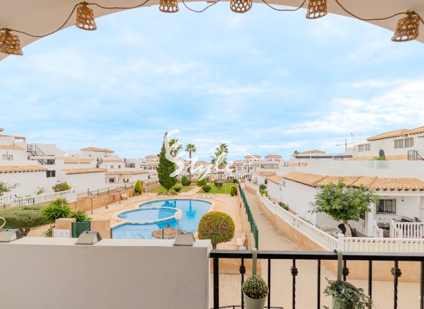 Se vende ático con solárium privado y aparcamiento en La Ciñuelica, Punta Prima, Costa Blanca. ID1965
