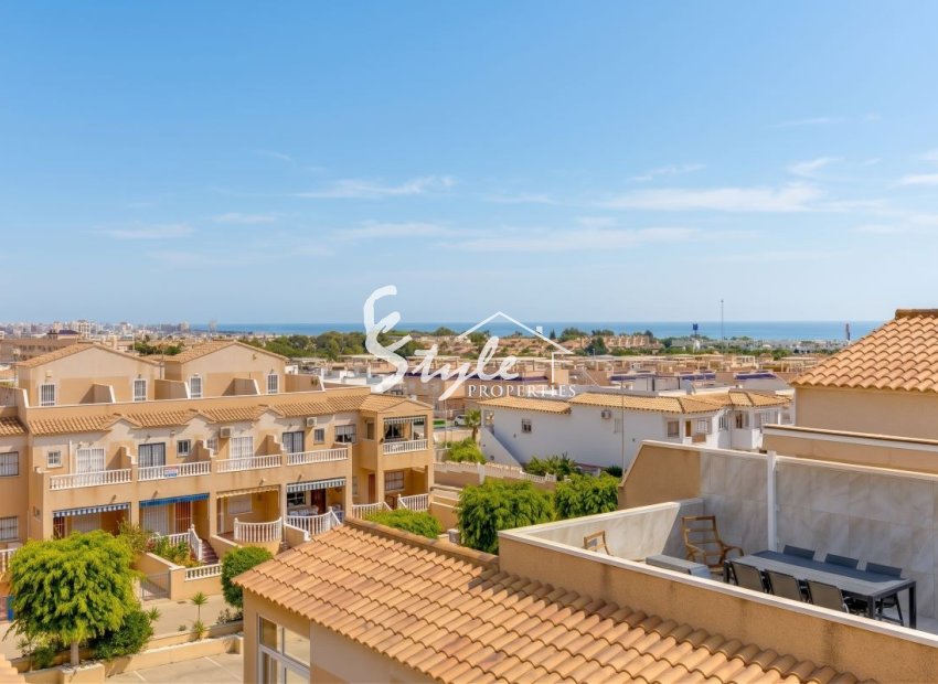 Se vende ático con vistas al mar en La Ciñuelica R-2, Punta Prima, Costa Blanca. ID1302