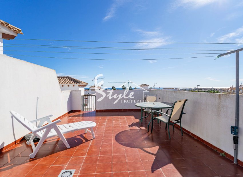 Se vende ático con vistas al mar y aparcamiento en La Ciñuelica, Punta Prima, Costa Blanca. ID2460