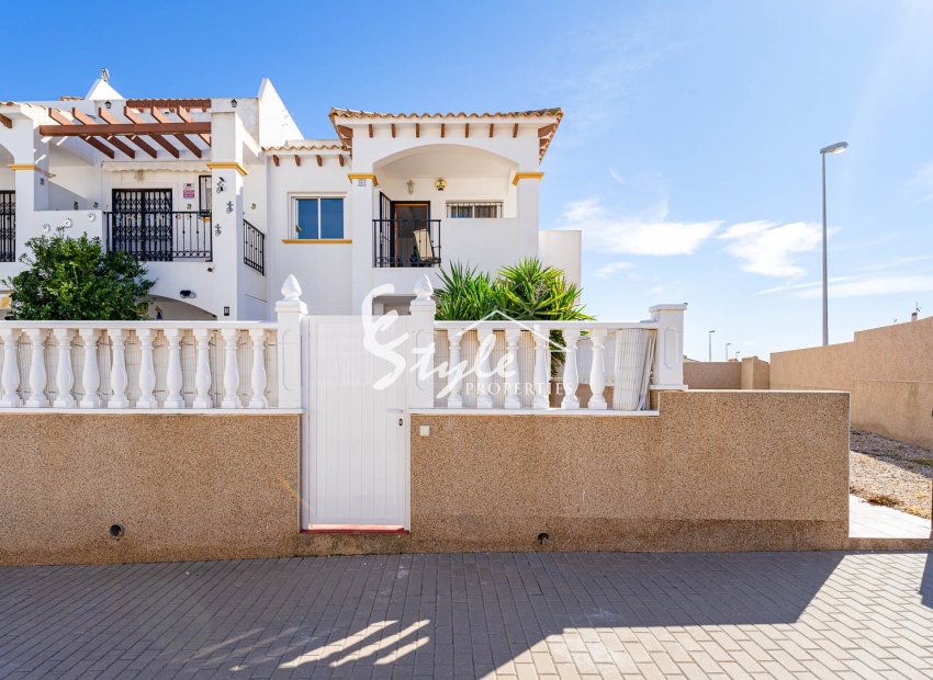 Se vende ático con vistas al mar y aparcamiento en La Ciñuelica, Punta Prima, Costa Blanca. ID2460