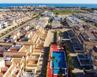 Se vende ático con vistas al mar y jardín en La Cinuelica, Punta Prima, Costa Blanca. ID3336