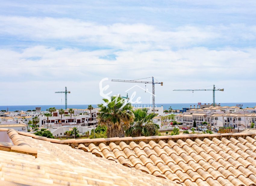 Se vende ático de 2 dormitorios con solarium privado en La Ciñuelica, Punta Prima, Los Altos, Costa Blanca. ID2426