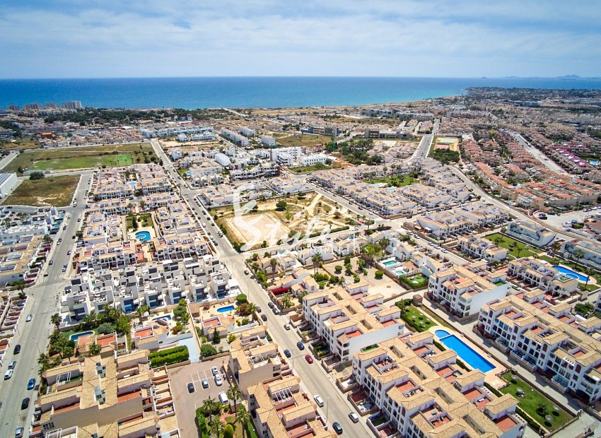 Se vende ático de 2 dormitorios con solarium privado en La Ciñuelica, Punta Prima, Los Altos, Costa Blanca. ID2426