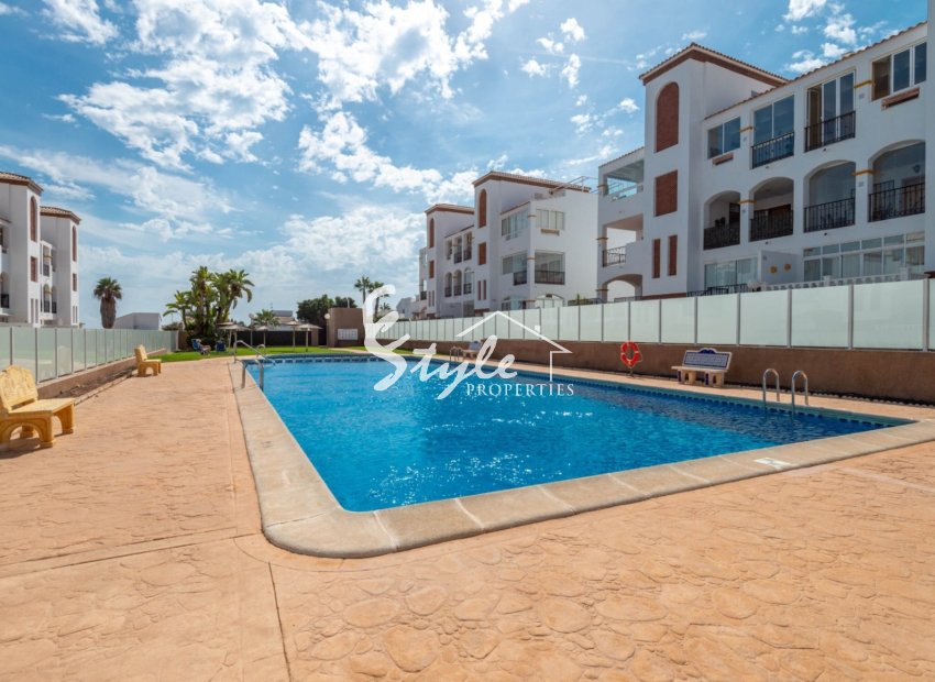 Se vende bonita planta baja en La Ciñuelica R-9, Punta Prima, Costa Blanca. ID1301