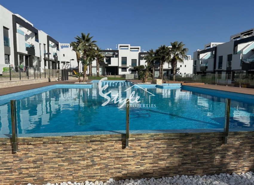 se vende bungalo bajo en Oasis , Amay, Punta Prima, Costa Blanca, Spain. ID1601