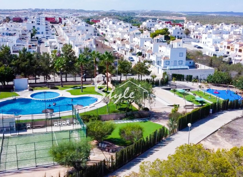 Se vende bungalow bajo en Dream Hills, Los Altos, La Florida, Orihuela Costa, Costa Blanca. ID2748