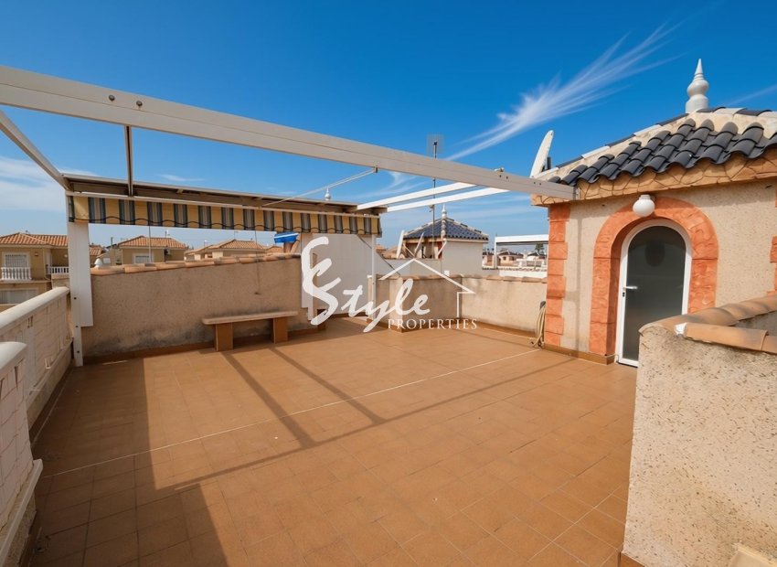 Se vende bungalow con solarium privado en Playa Flamenca, Orihuela Costa, Costa Blanca. ID2363