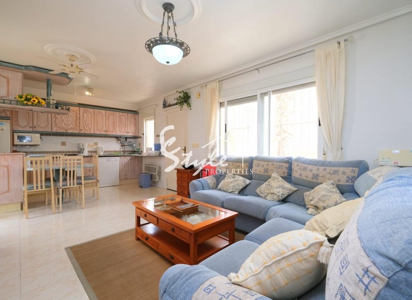 Se vende bungalow con solarium privado en Playa Flamenca, Orihuela Costa, Costa Blanca. ID2363