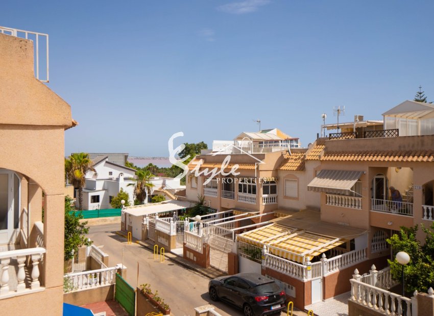 Se vende bungalow con vistas a la Laguna Rosa en Lago Sol, Los Balcones, Torrevieja. ID1466