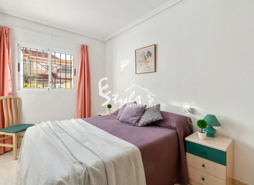 Se vende bungalow en planta baja con jardín en Zeniamar, Playa Flamenca, Orihuela Costa, España. ID2339