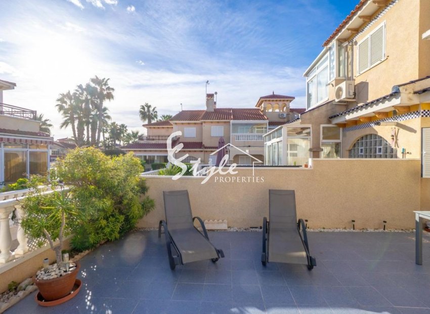 Se vende bungalow en planta baja con jardín en Zeniamar, Playa Flamenca, Orihuela Costa, España. ID2339