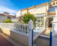 Se vende bungalow en planta baja con jardín en Zeniamar, Playa Flamenca, Orihuela Costa, España. ID2339