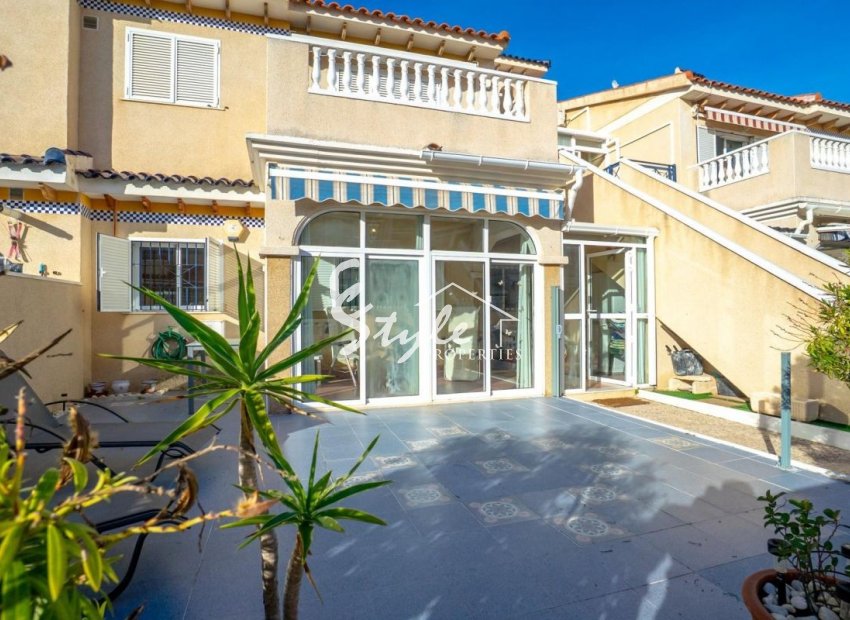 Se vende bungalow en planta baja con jardín en Zeniamar, Playa Flamenca, Orihuela Costa, España. ID2339