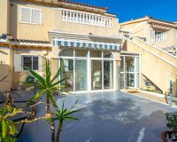 Se vende bungalow en planta baja con jardín en Zeniamar, Playa Flamenca, Orihuela Costa, España. ID2339
