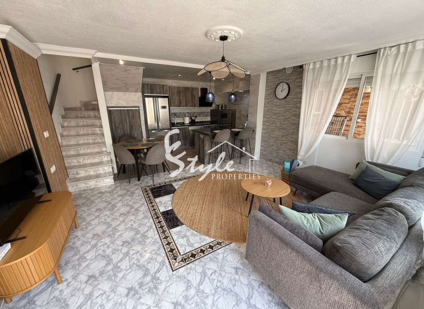 Se vende casa adosada con vistas en Los Altos, Orihuela Costa, Costa Blanca, España. ID2346