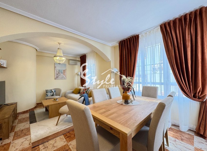 Se vende: casa adosada de 2 dormitorios en un residencial con piscina en Lomas de Cabo Roig, Los Dolses, Costa Blanca, España. ID2348