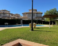 Se vende: casa adosada de 2 dormitorios en un residencial con piscina en Lomas de Cabo Roig, Los Dolses, Costa Blanca, España. ID2348