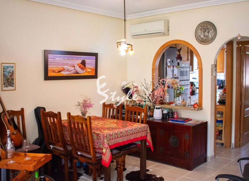 Se vende casa adosada de 2 dormitorios en una urbanización cerrada en Villamartín, Costa Blanca, España. ID2347