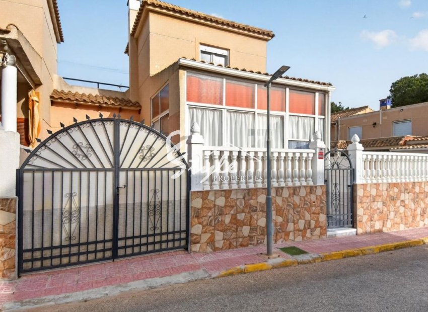 Se Vende Casa Adosada de Esquina de 3 Dormitorios en Los Altos, Torrevieja, Costa Blanca. ID2295