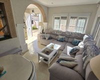 Se vende casa de 3 dormitorios y 2 baños con parcela en Aguas Nuevas, Torrevieja, Costa Blanca. ID1213