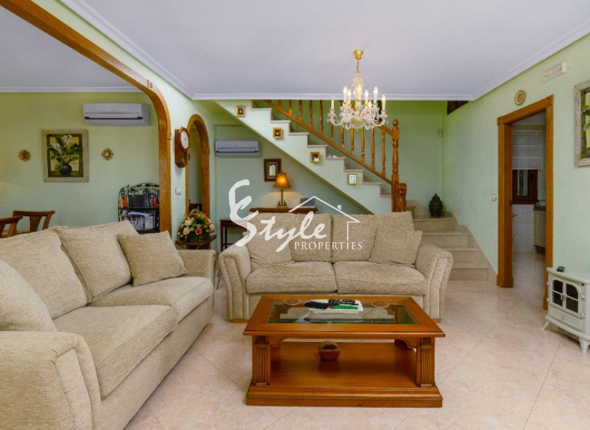 Se vende casa unifamiliar cerca de servicios en Los Altos, Torrevieja, Costa Blanca. ID3138