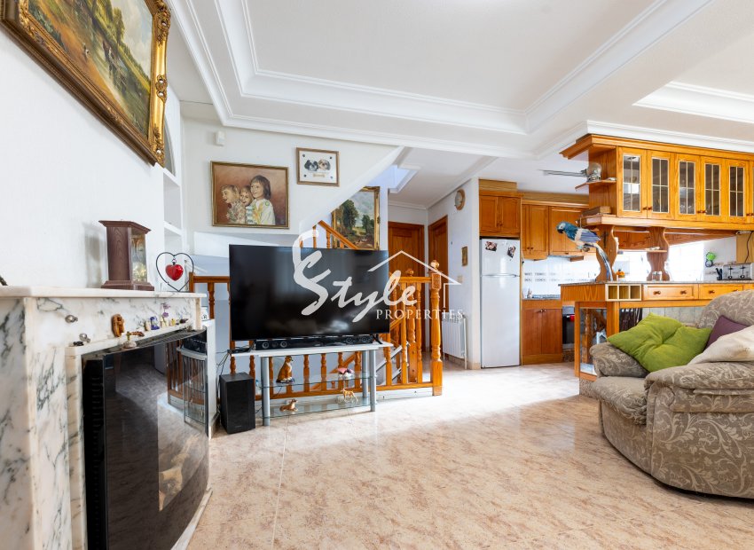 Se vende chalet de 3 dormitorios y gran sótano en Los Altos-La Florida, Costa Blanca, España. ID2322