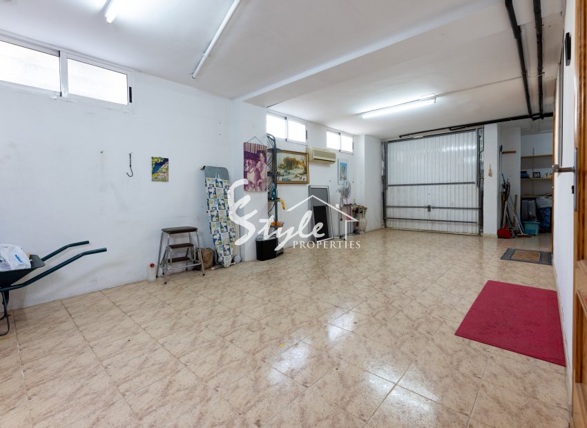 Se vende chalet de 3 dormitorios y gran sótano en Los Altos-La Florida, Costa Blanca, España. ID2322