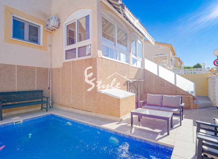 Se vende chalet en Las Palmeras, Los Altos, Orihuela Costa .ID2533