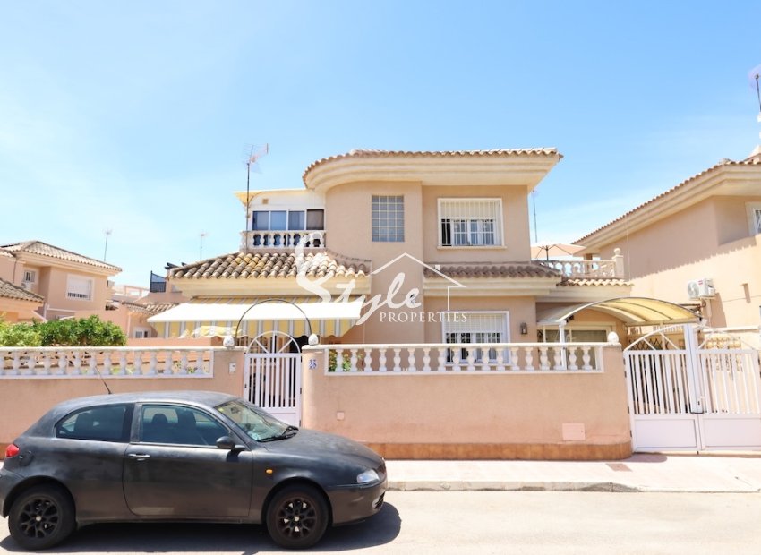 Se vende chalet en Punta Prima,  Los Altos, Las Villas II, Costa Blanca. ID2995