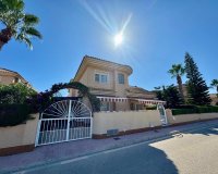 Se vende chalet independiente cerca del mar en  Punta Prima, Los Altos, Costa Blanca, Spain. ID 2763