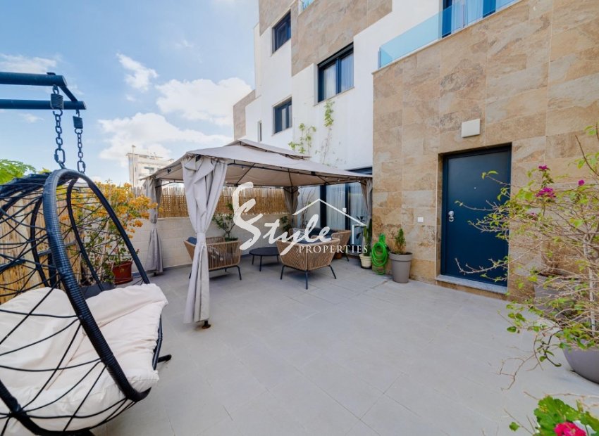 se vende chalet pareado en Villamartin, Orihuela Costa, Costa Blanca. ID 2683