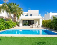 Se vende elegante y confortable villa con piscina privada en una zona tranquila de Ciudad Quesada, Costa Blanca, España. ID2328