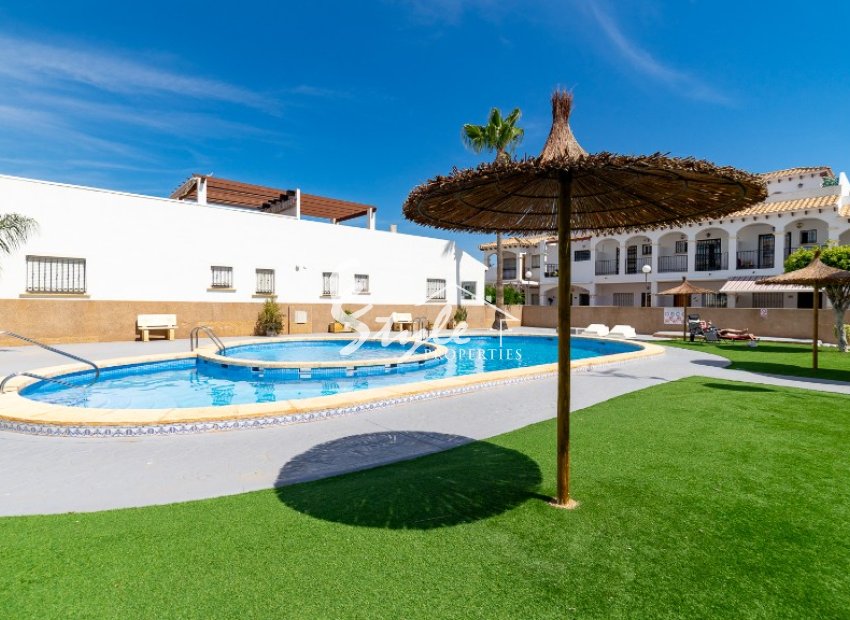 Se vende encantadora casa adosada con aparcamiento en La Cinuelica, Punta Prima, Orihuela Costa. ID1970