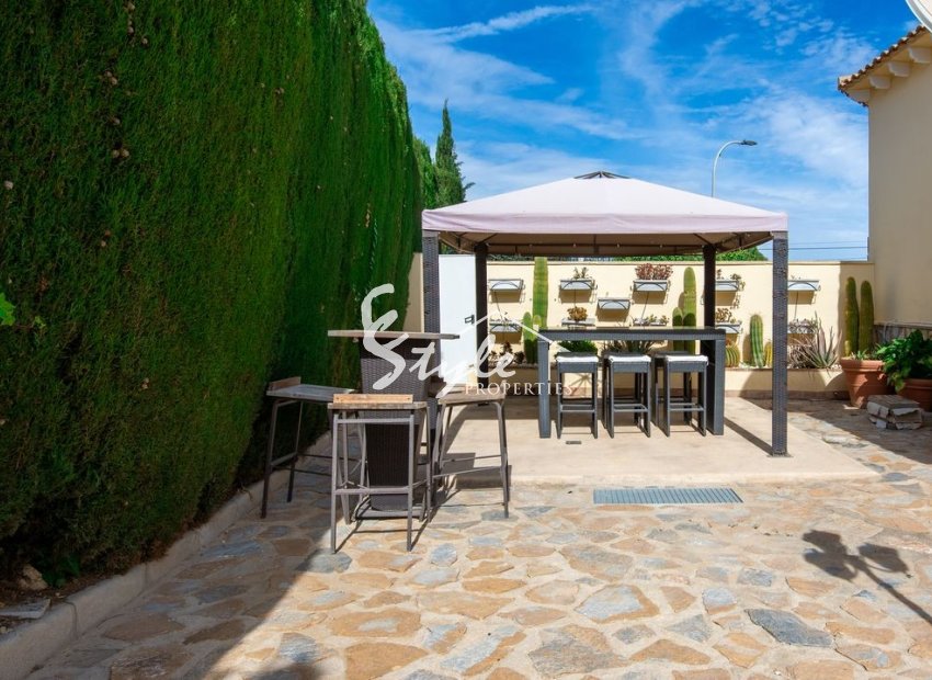 Se vende espaciosa villa de 4 dormitorios en Algorfa, Costa Blanca, España. ID1929