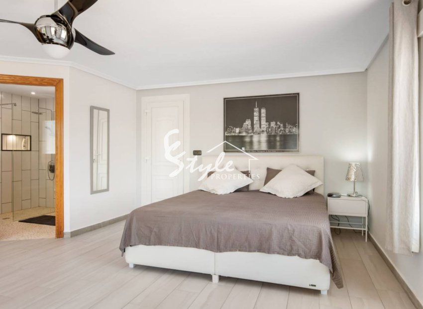 Se vende gran casa con piscina en Catral, Costa Blanca, España. ID2138