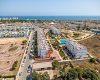 Se vende luminoso apartamento de 2 dormitorios, con parking y 2 amplias terrazas en La Ciñuelica, Punta Prima, Costa Blanca. ID3646
