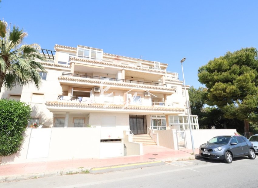 Se vende luminoso apartamento de 2 dormitorios con vistas despejadas en Playa Flamenca, Orihuela Costa, Costa Blanca. ID1704