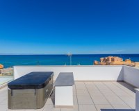 Se vende nueva villa con parcela y piscina privada en La Mata 150m del mar.ON1350 