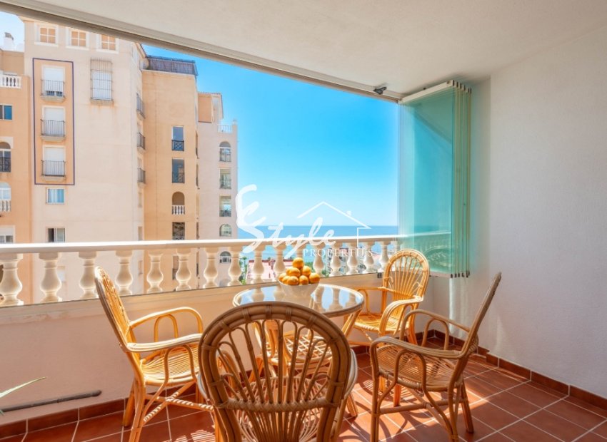 Se vende piso de 3 habitaciones en Atalayas, Los Locos, Torrevieja. ID1946