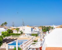 Se vende precioso adosado en urbanización cerrada con piscina en Los Altos, Torrevieja, Costa Blanca. ID2425