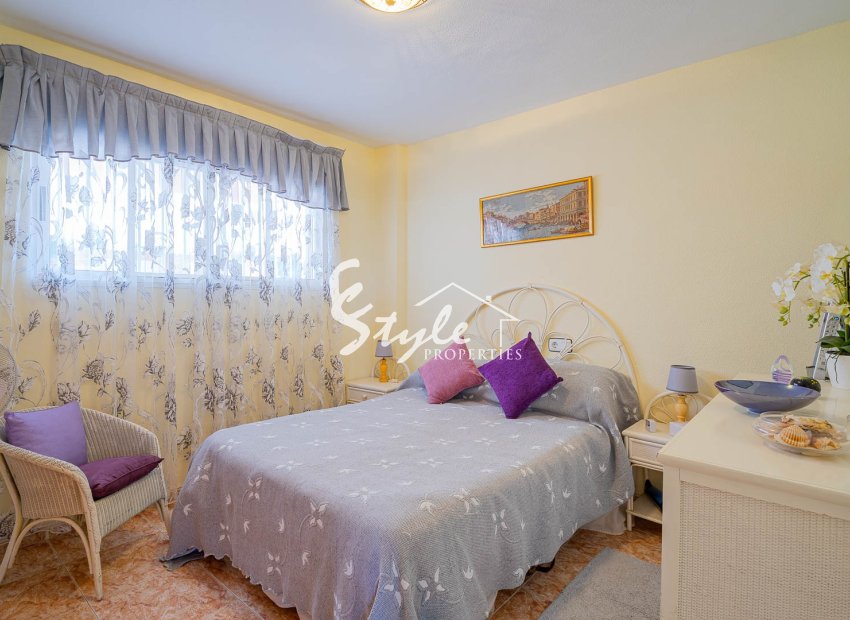 Se vende precioso apartamento de 3 dormitorios con vistas al mar en Punta Prima, Costa Blanca, España. ID2545