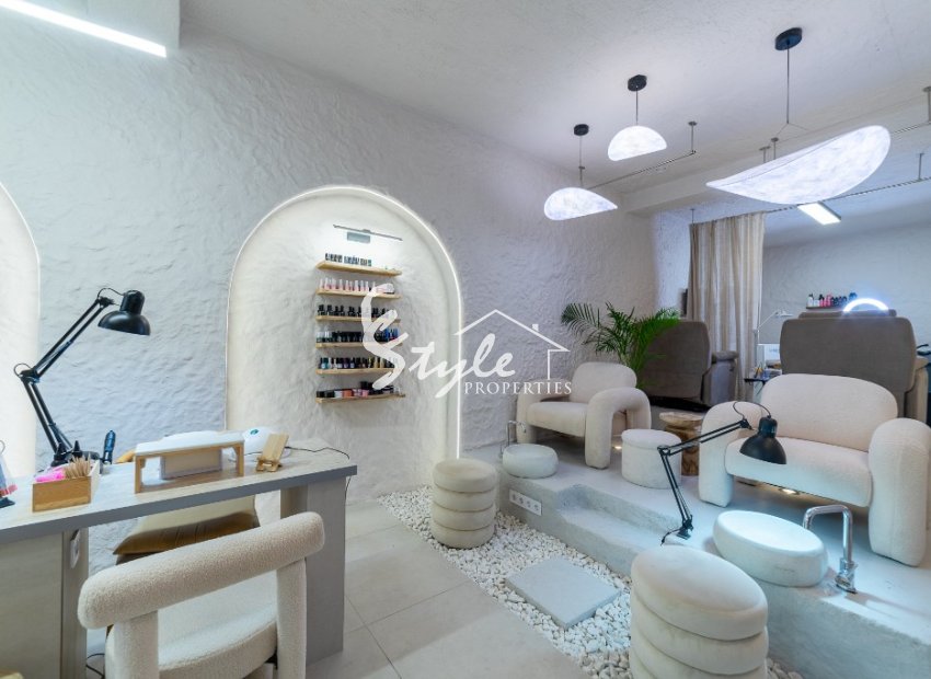 Se vende salón de belleza en el centro de Alicante, Costa Blanca, España. ID036
