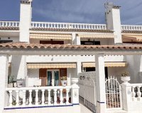 Se vende soleado adosado de 3 dormitorios en Punta Prima, Costa Blanca, España. ID2371