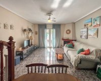 Se vende soleado adosado de 3 dormitorios en Punta Prima, Costa Blanca, España. ID2371