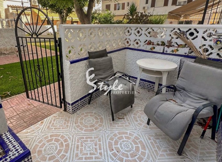 Se vende soleado adosado de 3 dormitorios en Punta Prima, Costa Blanca, España. ID2371